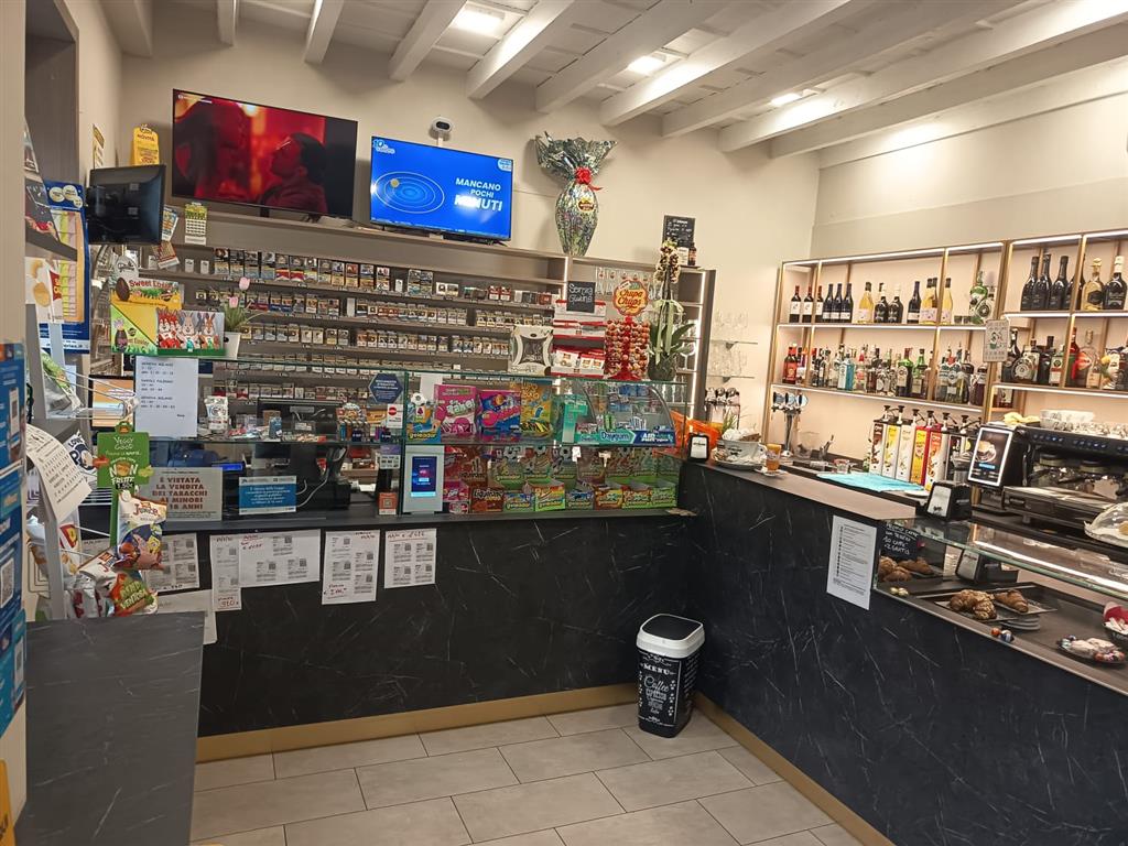 Attivit� commerciale Bar e tabacchi in vendita a Carate Brianza