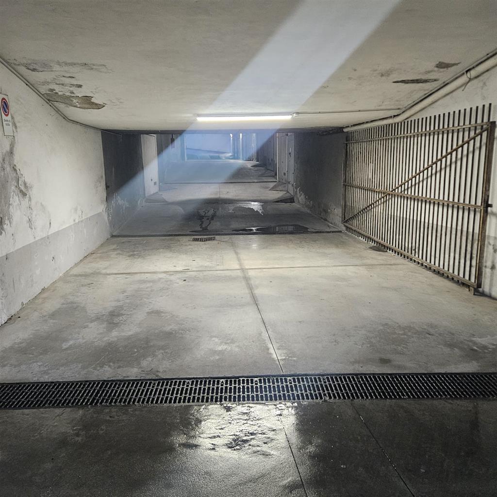 Box/Garage 11mq con box in viale gramsci 307, Sesto San Giovanni