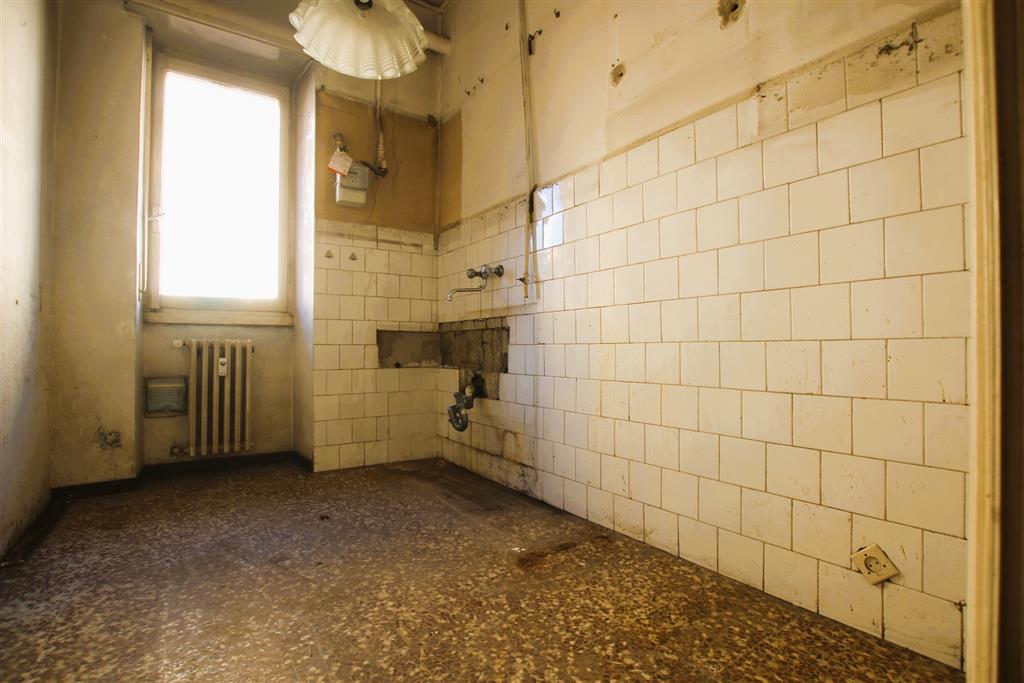 Appartamento da ristrutturare in via val d'ossola 10, Milano
