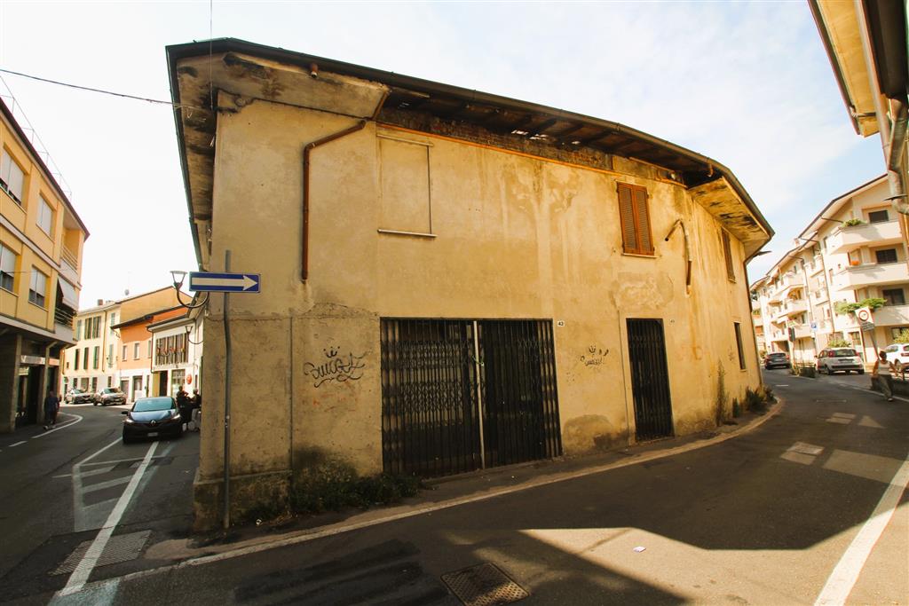 Stabile/Palazzo con giardino in via monte rosa 38, Melzo