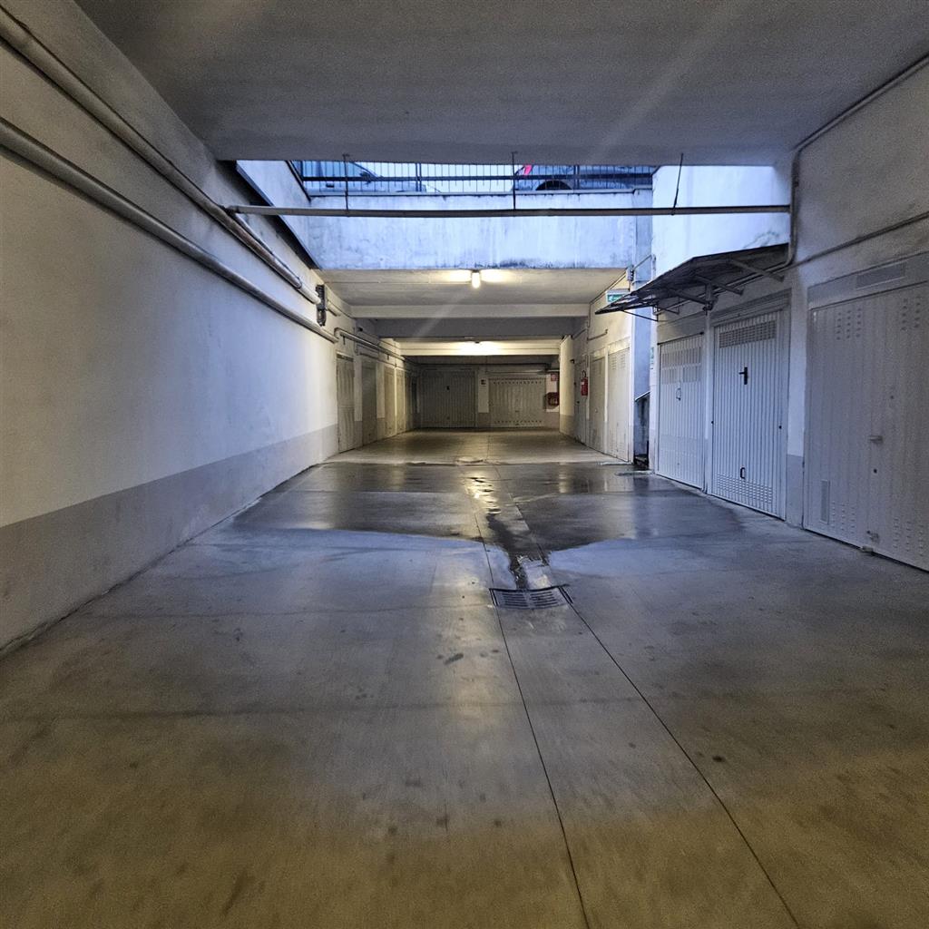 Box/Garage 11mq con box in viale gramsci 307, Sesto San Giovanni