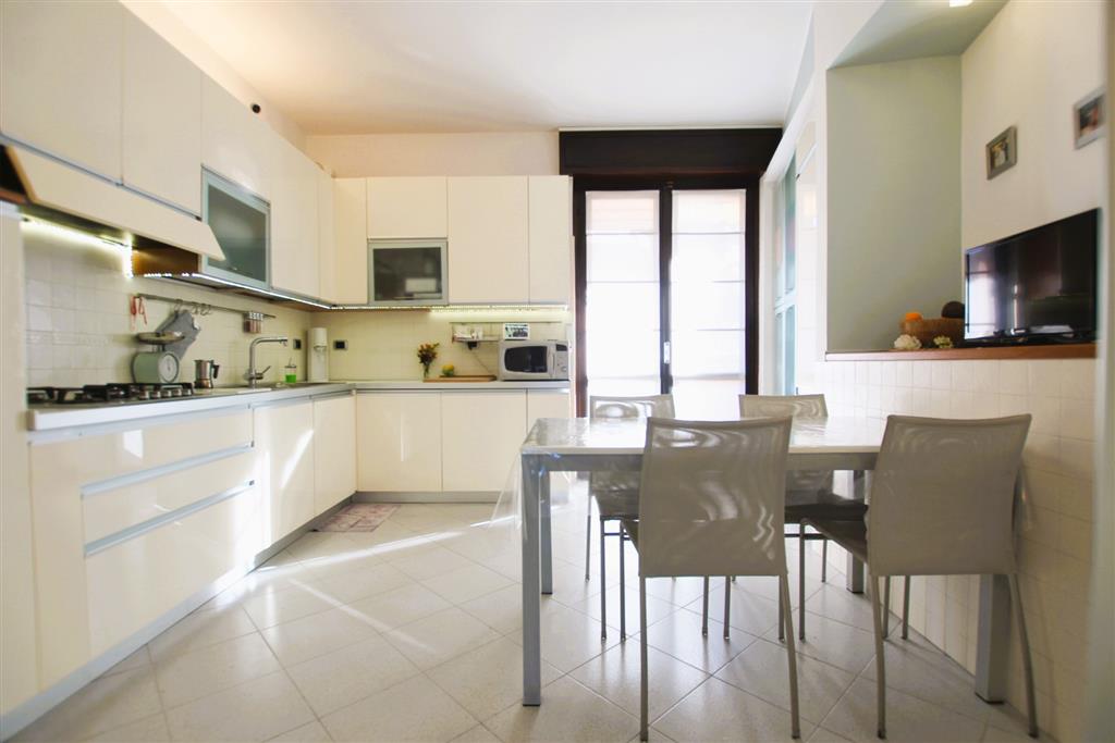 Appartamento con terrazzo in viale della repubblica 29, Muggi