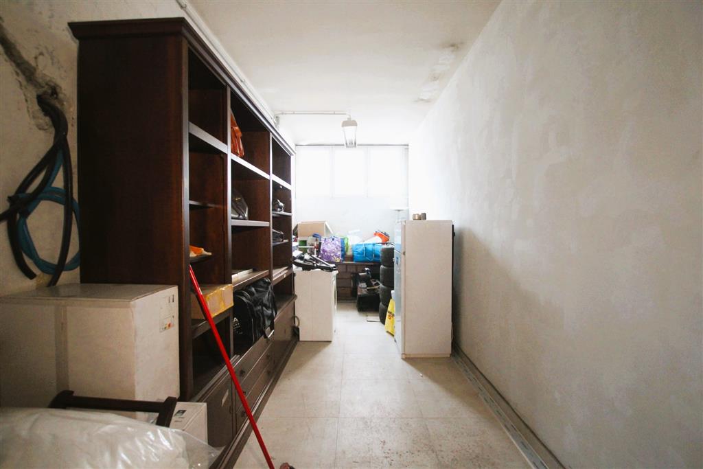 Negozio a basso consumo in via santa giovanna d'arco 196, Sesto San Giovanni