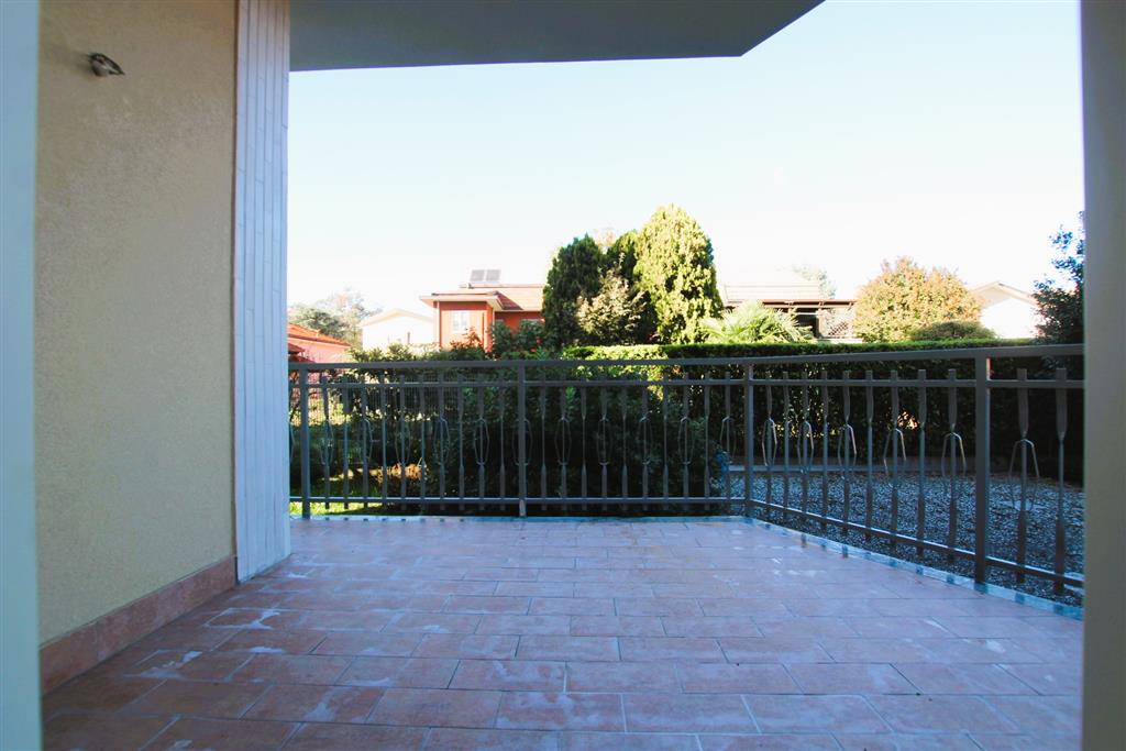 Appartamento con terrazzo in via foscolo 16, Cinisello Balsamo