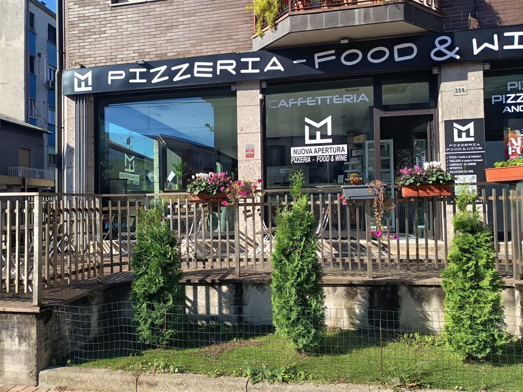 Attivit commerciale con giardino a Senago