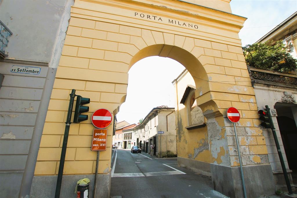 Stabile/Palazzo con giardino in via monte rosa 38, Melzo