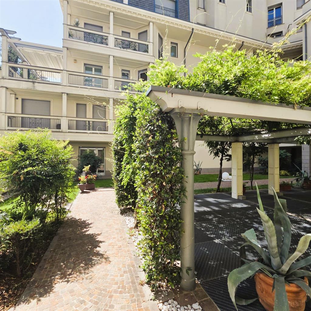 Trilocale con terrazzi in via dante alighieri 55, Seregno