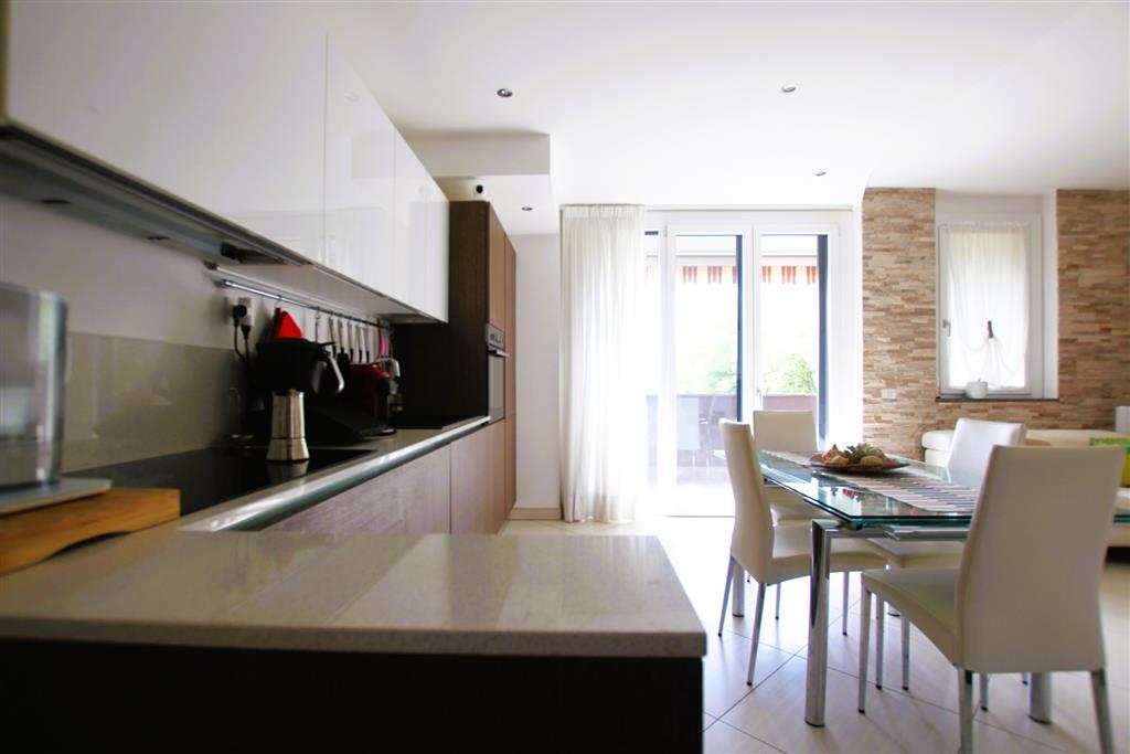 Trilocale con box in via agnesi 230, Desio
