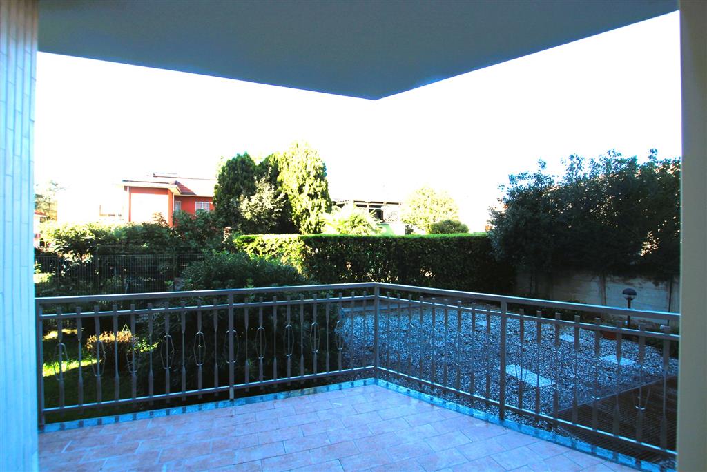 Appartamento con terrazzo in via foscolo 16, Cinisello Balsamo