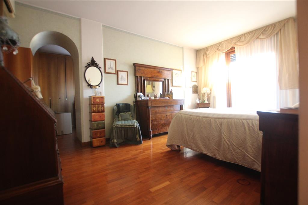 Appartamento con terrazzi in via forlanini 46, Desio