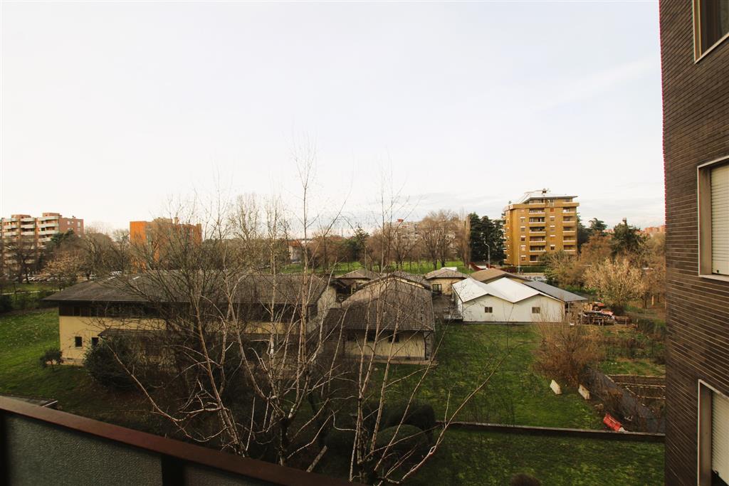 Appartamento con box in via don sturzo 14, Bresso