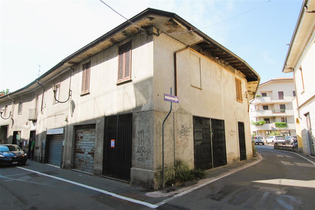 Stabile/Palazzo con giardino in via monte rosa 38, Melzo