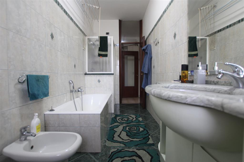 Appartamento con box in via don sturzo 14, Bresso