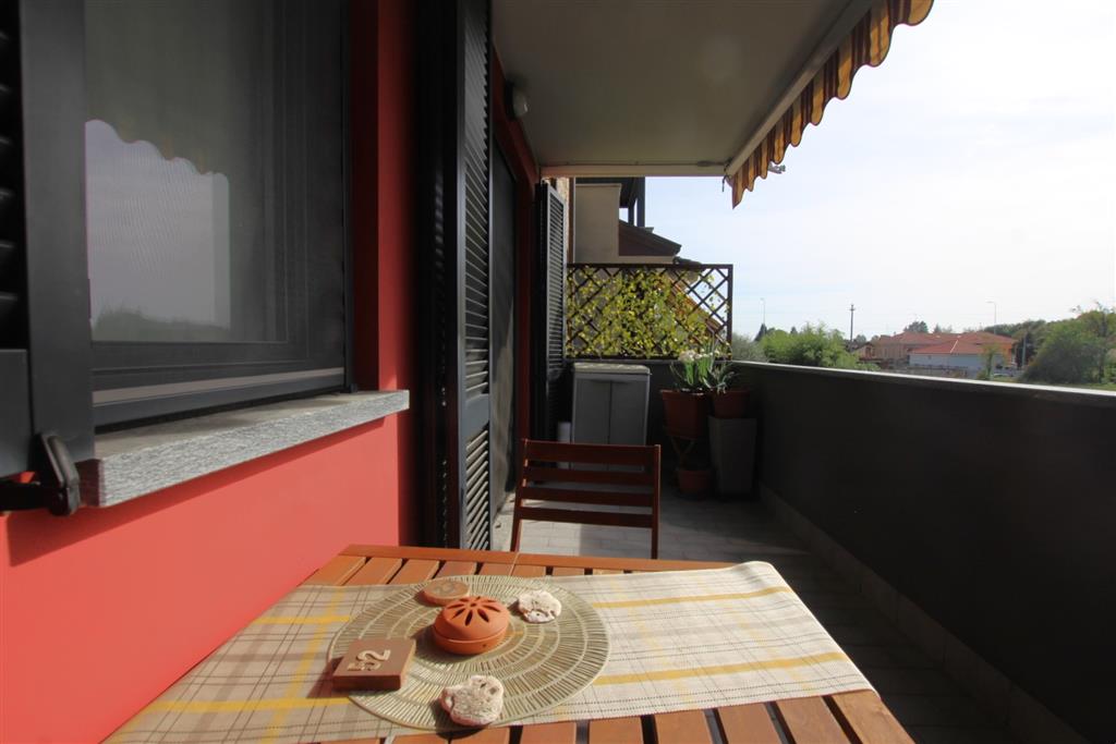 Trilocale con box in via agnesi 230, Desio