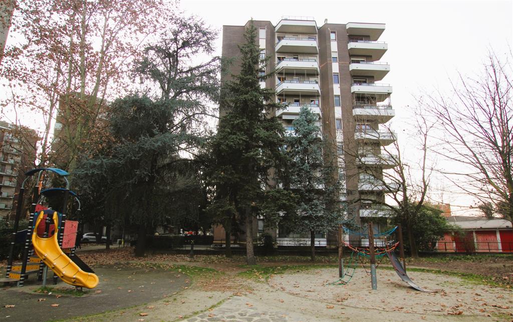 Appartamento con box in via don sturzo 14, Bresso