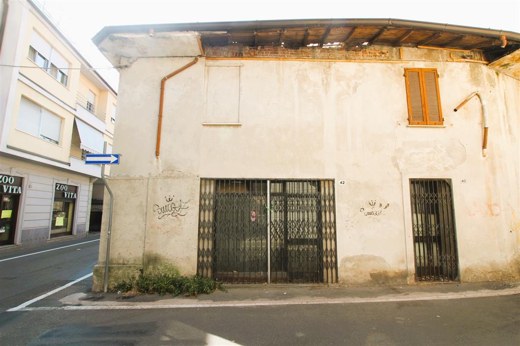 Stabile/Palazzo con giardino in via monte rosa 38, Melzo