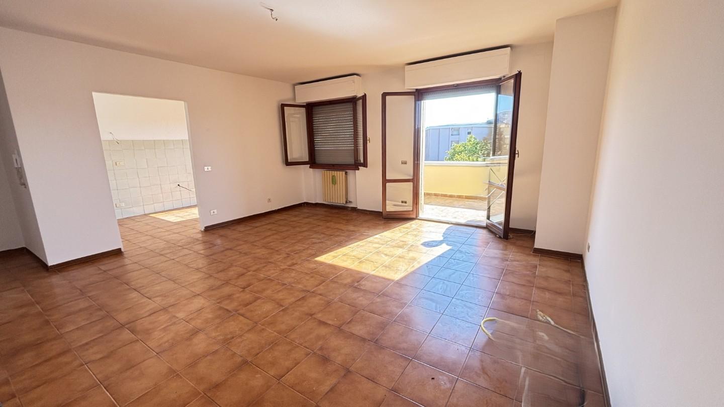 Appartamento con terrazzo a Cascina