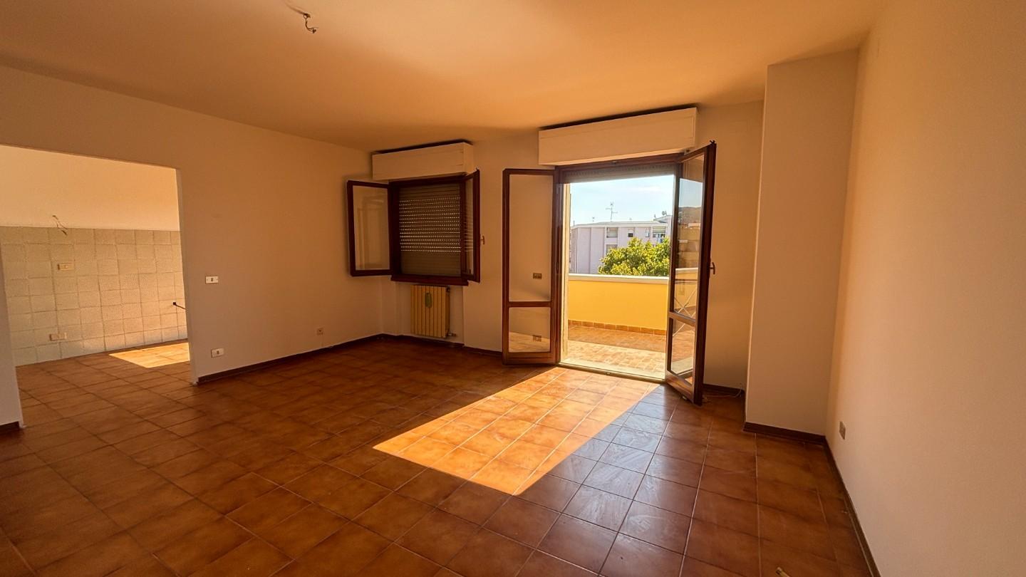 Appartamento con terrazzo a Cascina