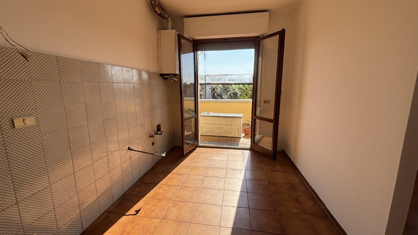 Appartamento con terrazzo a Cascina