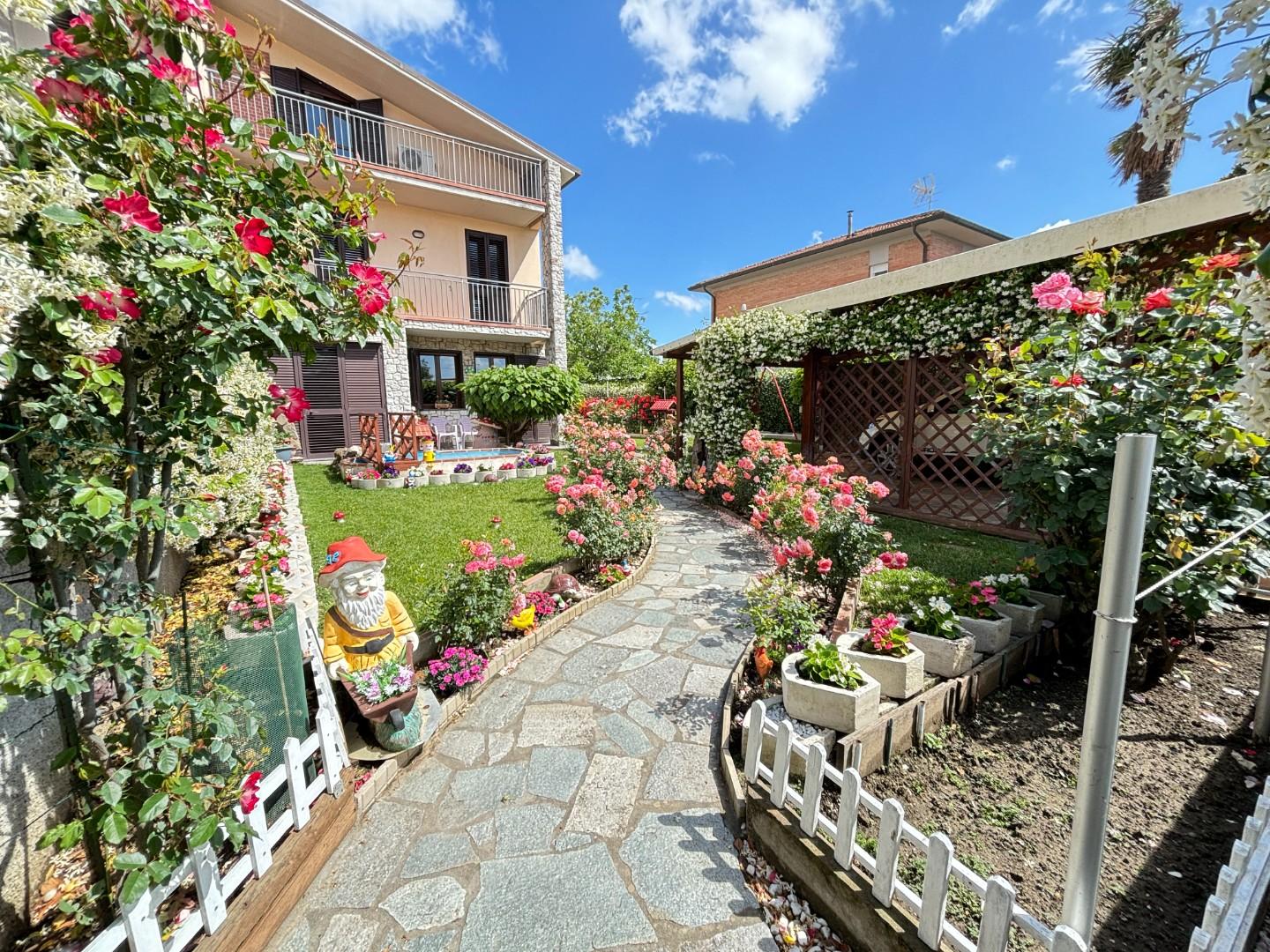 casa indipendente in vendita a Cascina in zona San Lorenzo a Pagnatico