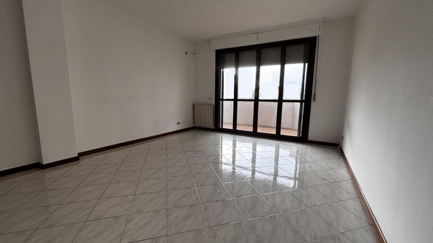 Quadrilocale con terrazzo a Cascina