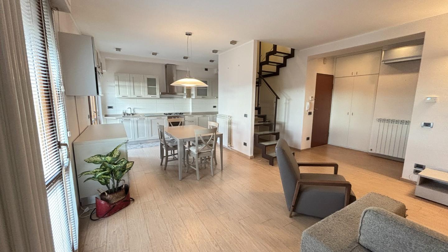 Attico con terrazzo a Cascina