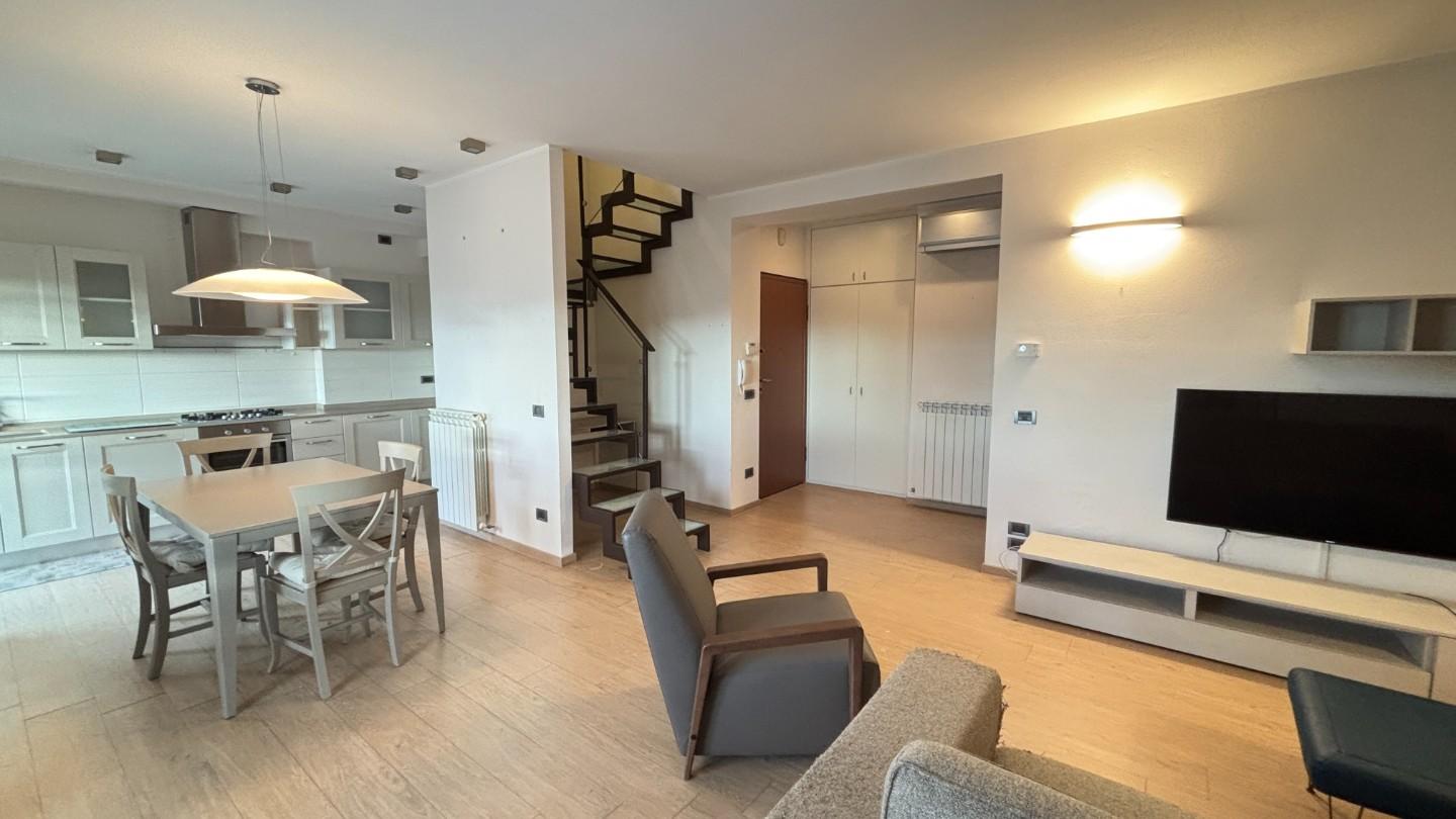 Attico con terrazzo a Cascina