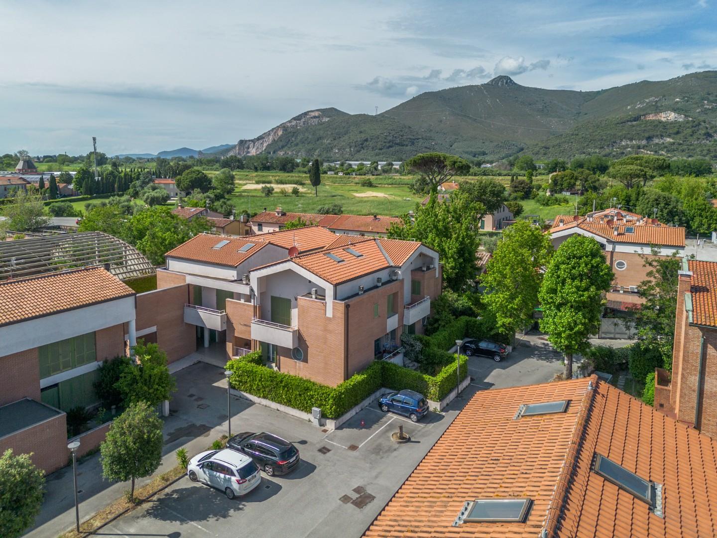 Quadrilocale con terrazzo a Cascina