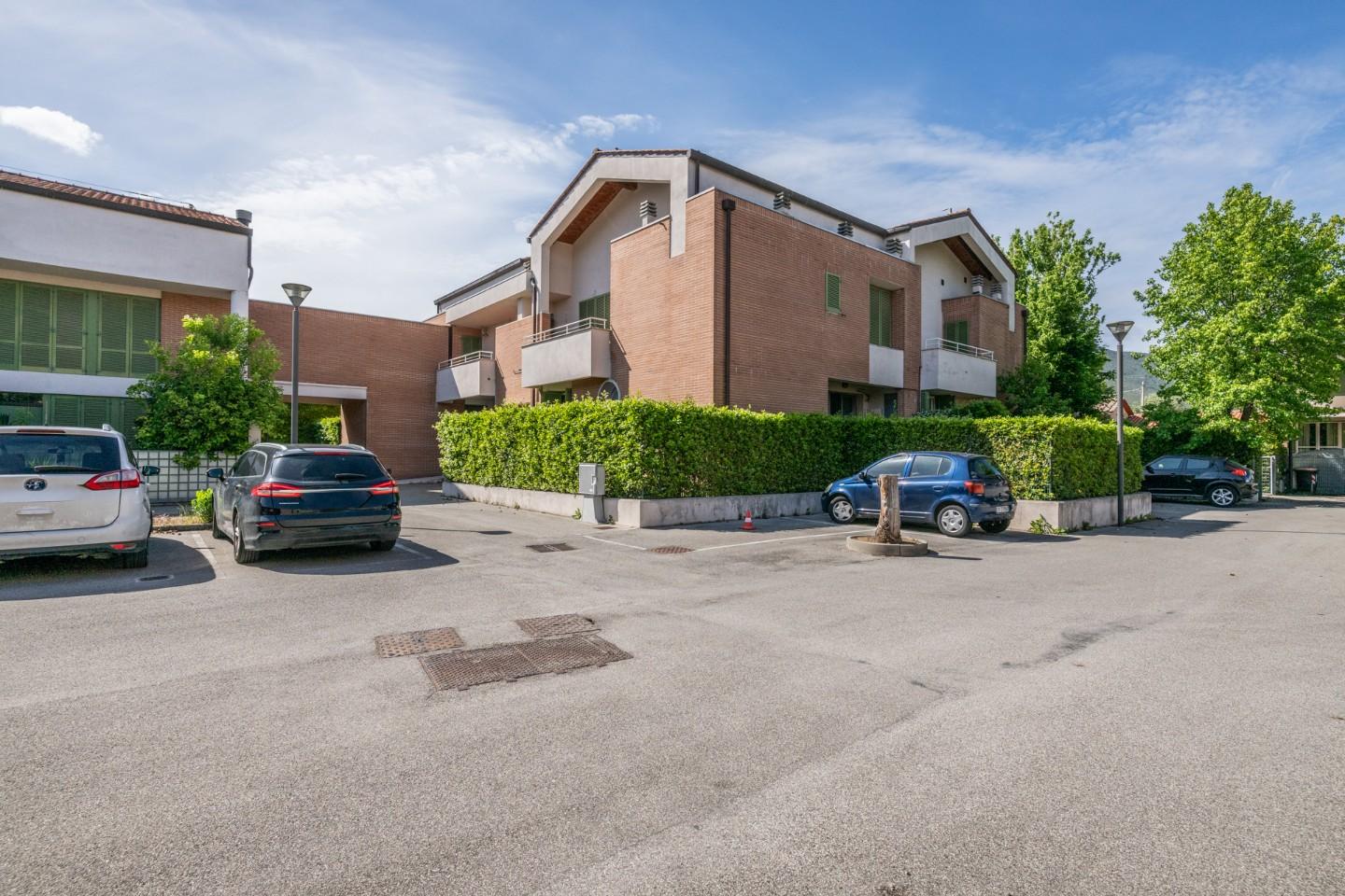 Quadrilocale con terrazzo a Cascina