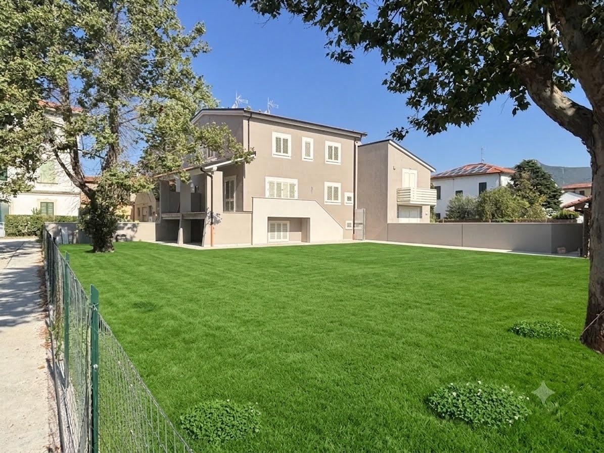 Villa Trifamiliari con giardino a Cascina