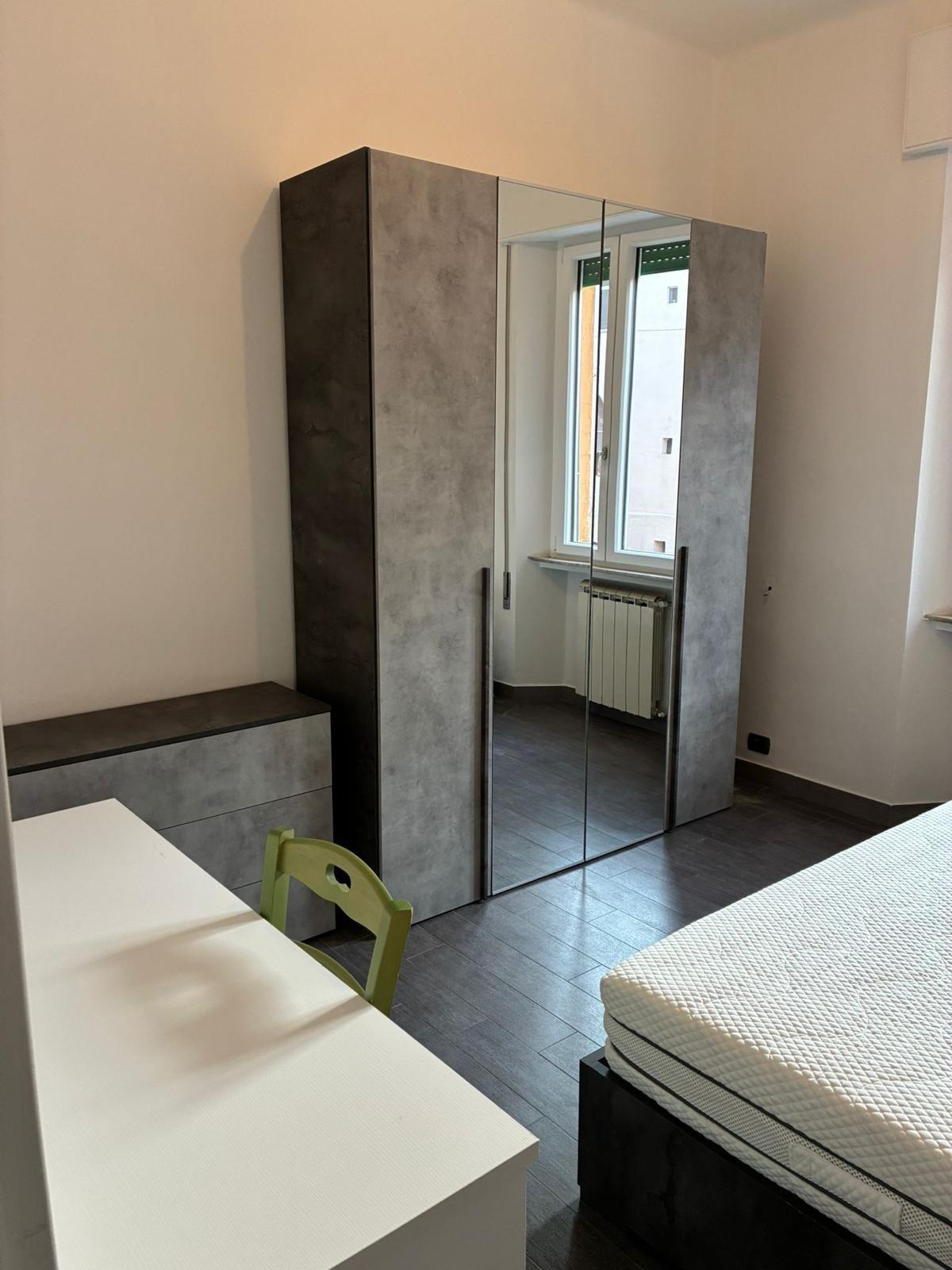 Stanza Singola ristrutturata, Pisa tribunale