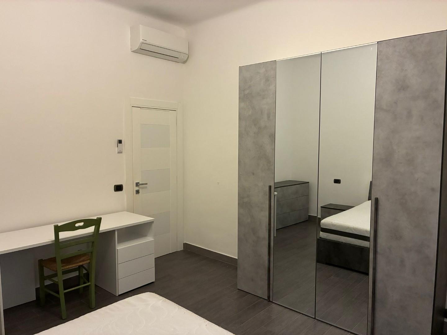 Stanza Singola ristrutturata, Pisa tribunale