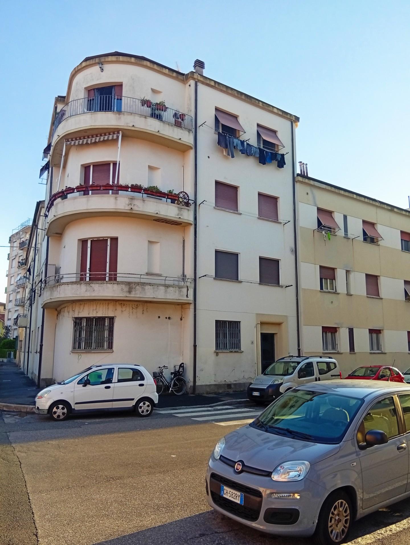 Trilocale da ristrutturare a Livorno