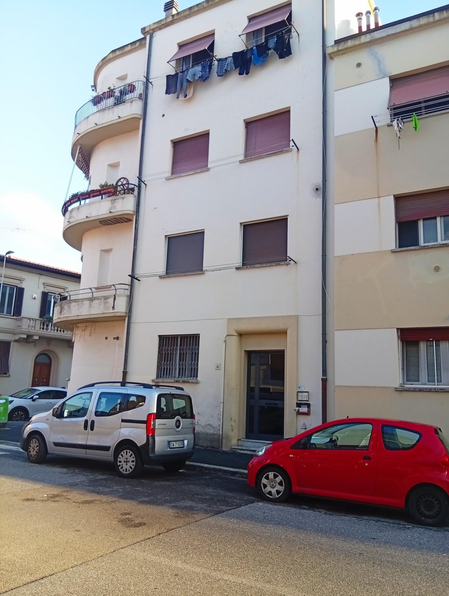 Trilocale da ristrutturare a Livorno