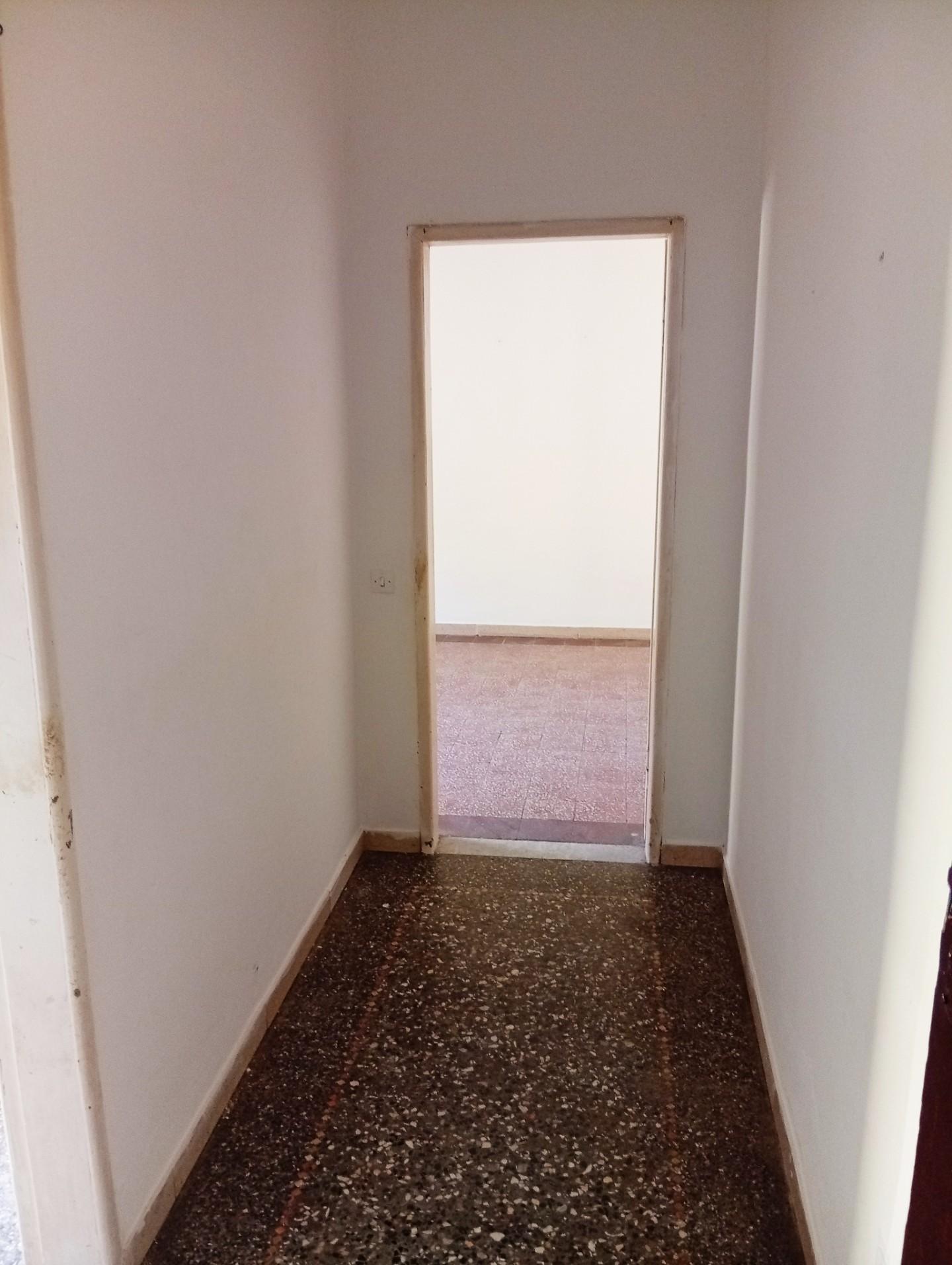 Trilocale da ristrutturare a Livorno