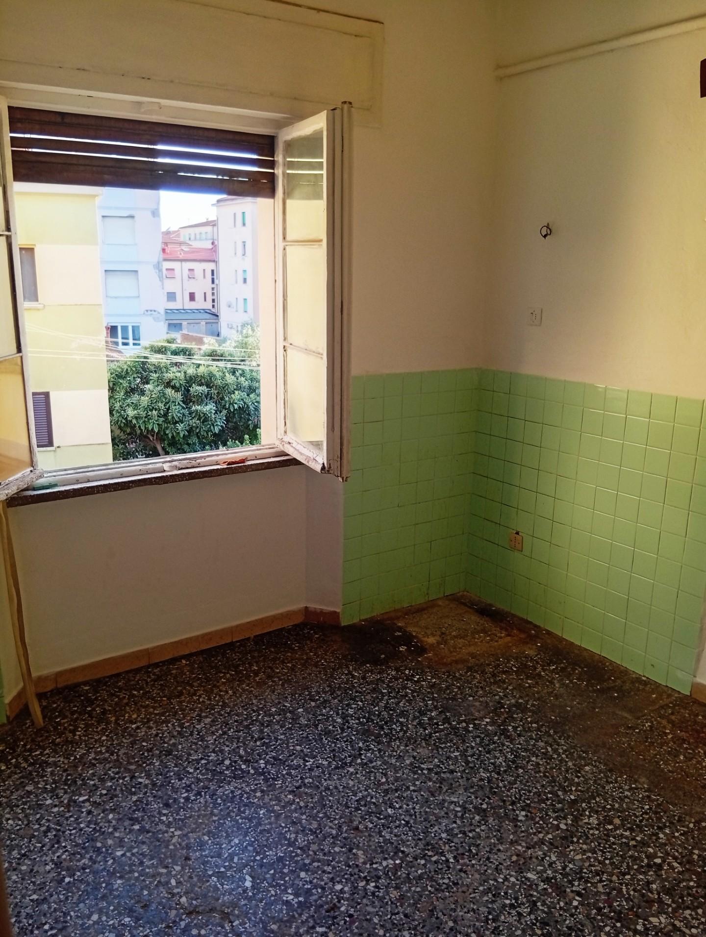Trilocale da ristrutturare a Livorno