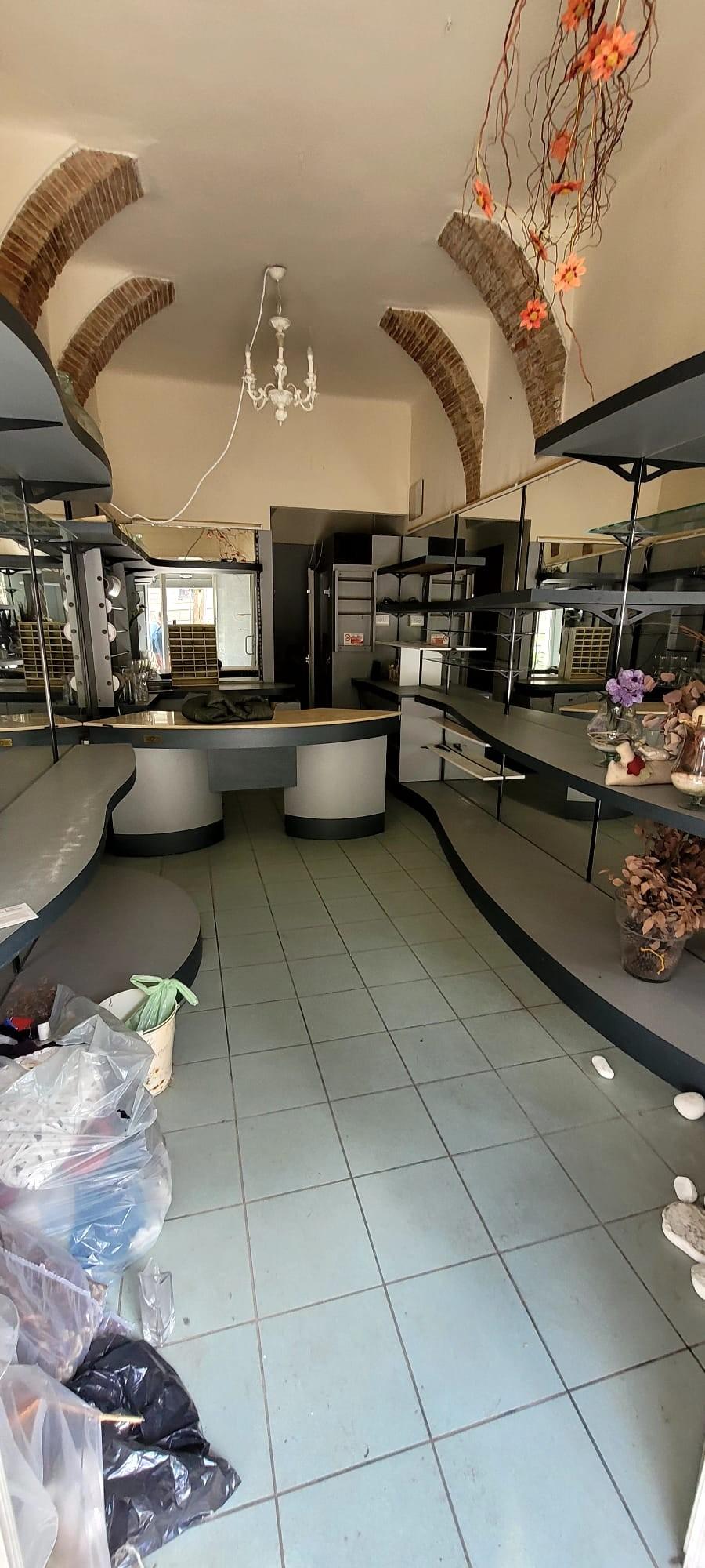 Negozio in affitto, Pisa santa maria