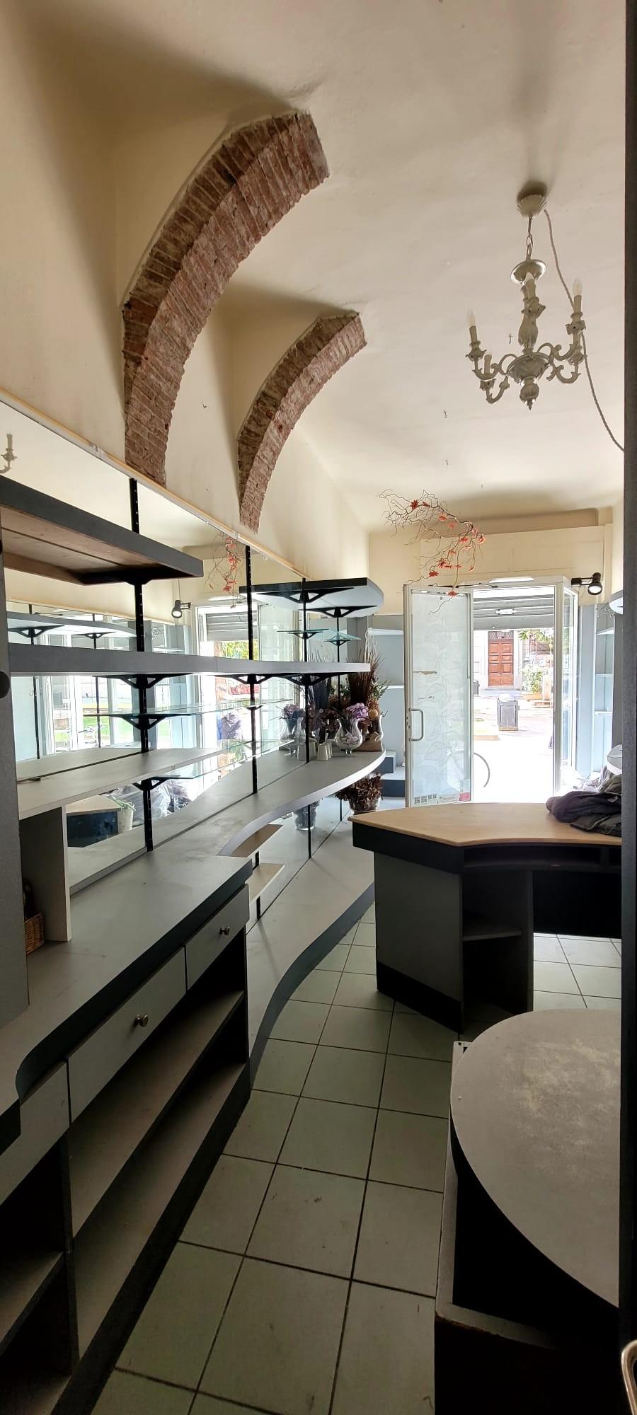 Negozio in affitto, Pisa santa maria