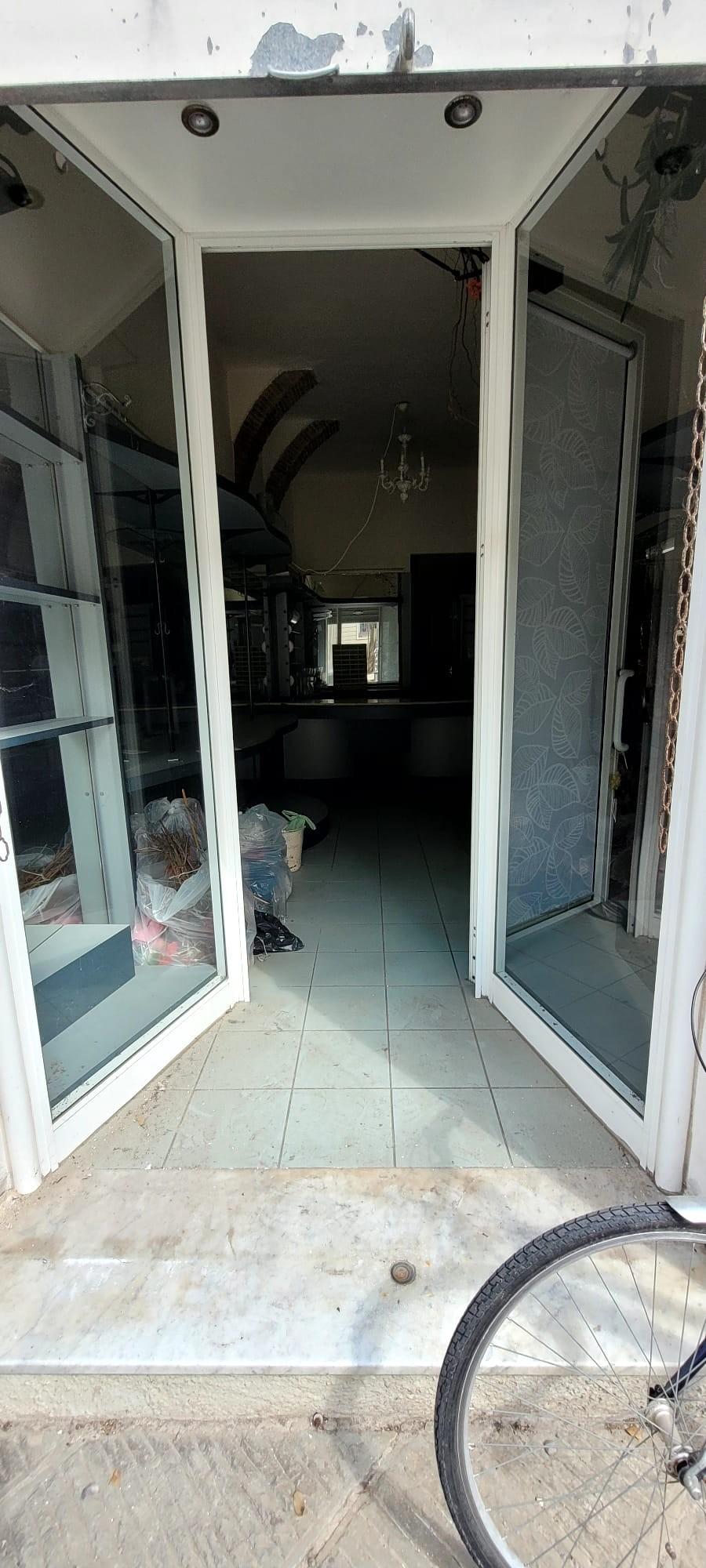 Negozio in affitto, Pisa santa maria