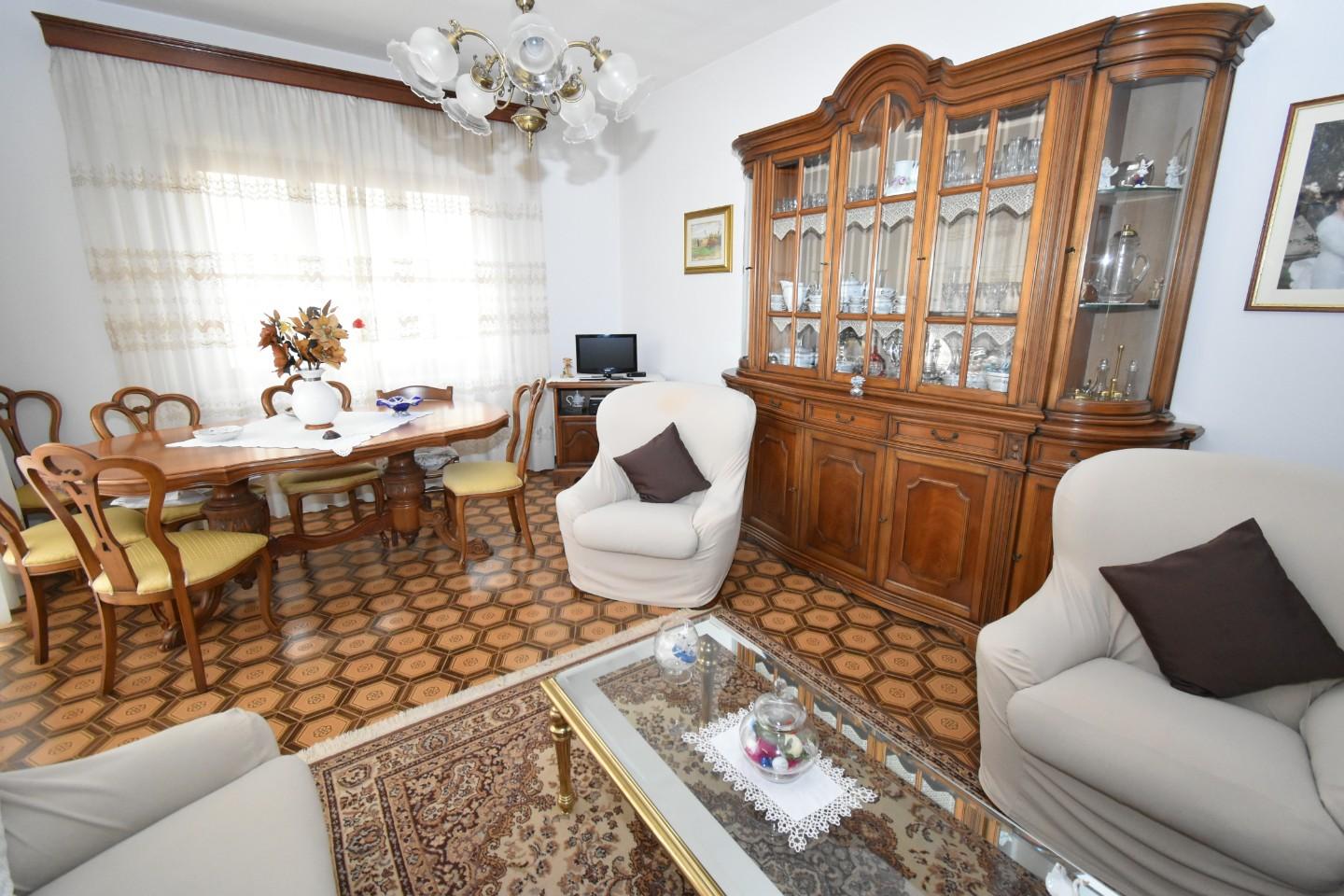 Villa con giardino, San Giuliano Terme gello