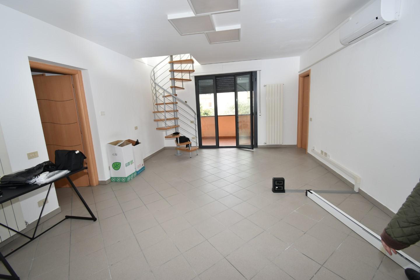 Ufficio in affitto a Vecchiano