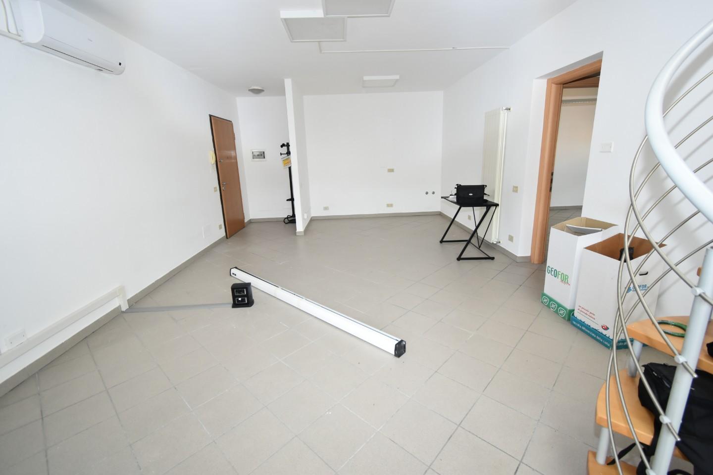 Ufficio in affitto a Vecchiano