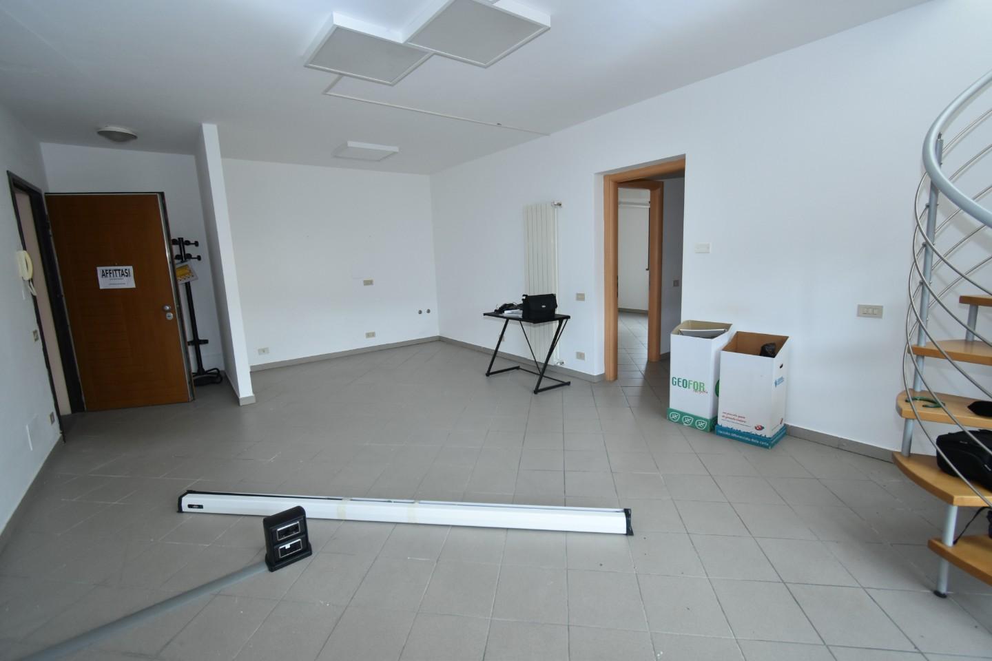 Ufficio in affitto a Vecchiano