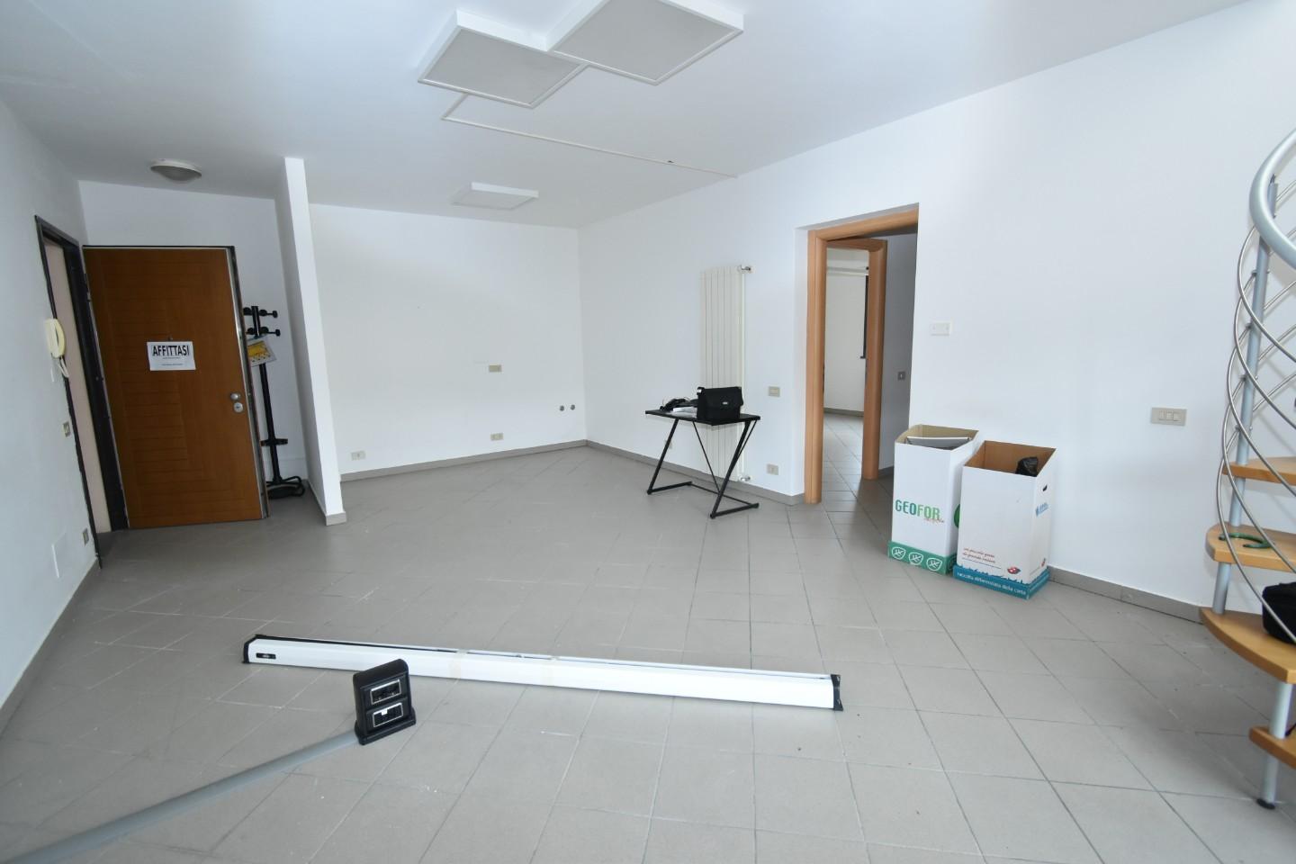 Ufficio in affitto a Vecchiano