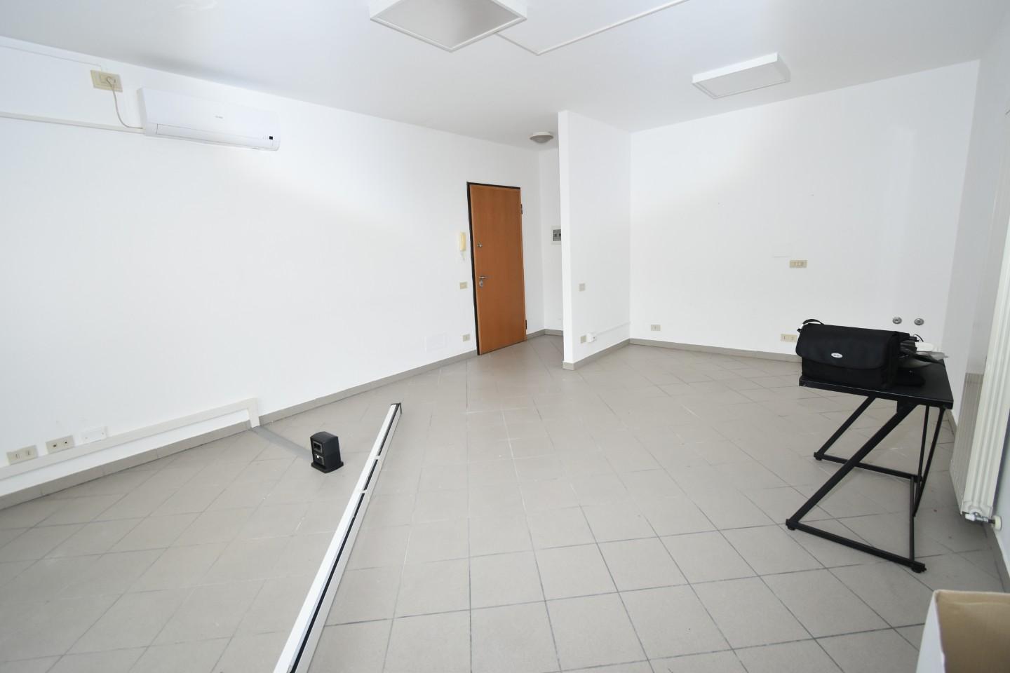 Ufficio in affitto a Vecchiano