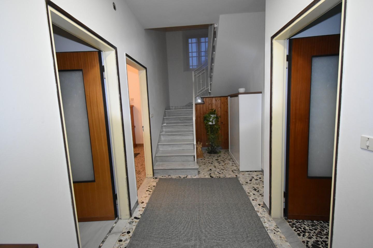 Villa con giardino, Vecchiano filettole
