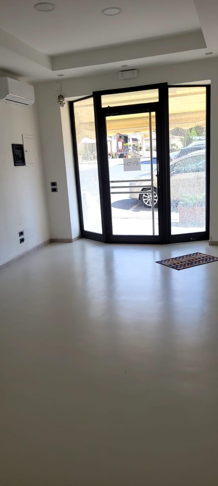 Locale commerciale in affitto a San Giuliano Terme