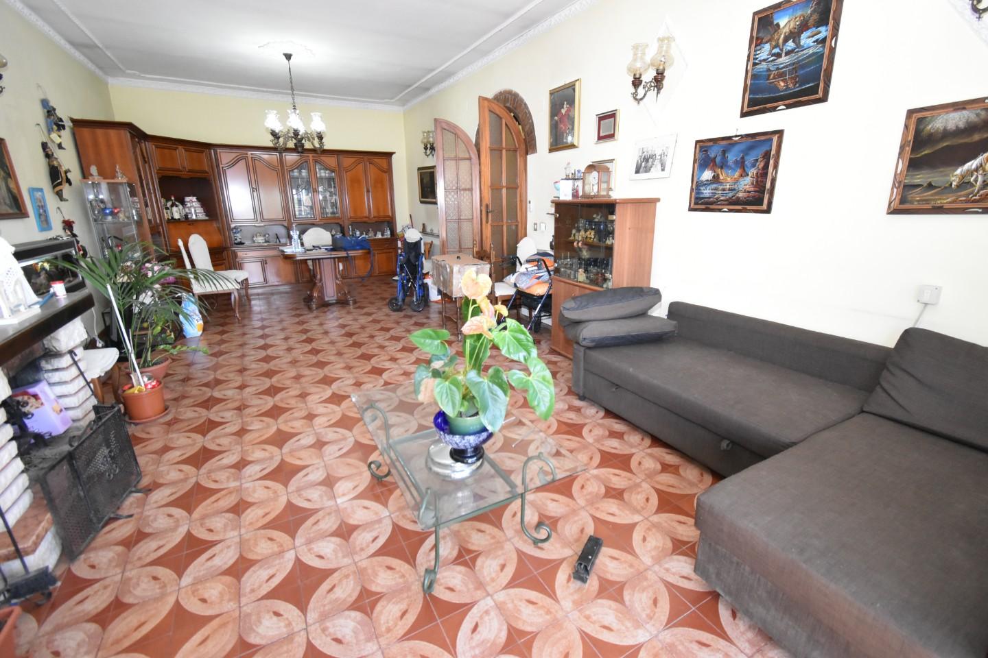 Casa indipendente con terrazzi, Pisa porta nuova