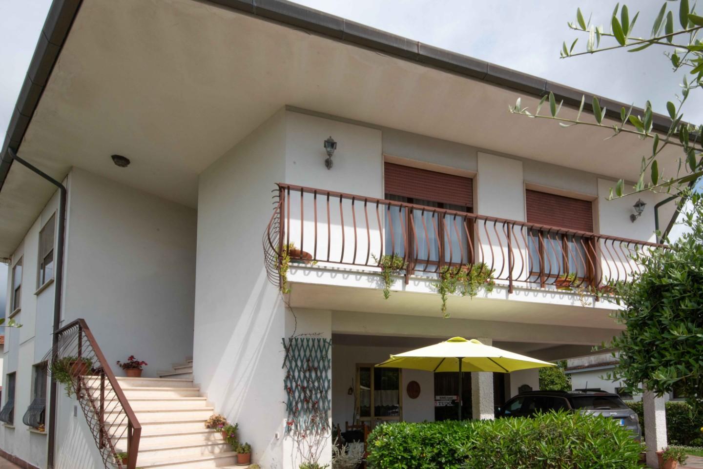 Villa con giardino a Vecchiano