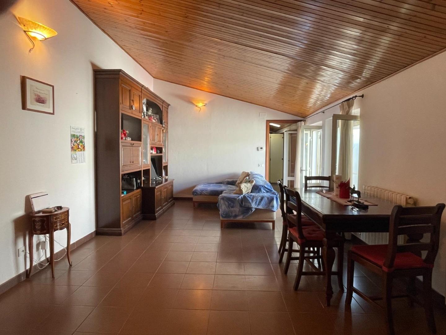 Attico con terrazzo, San Giuliano Terme pappiana